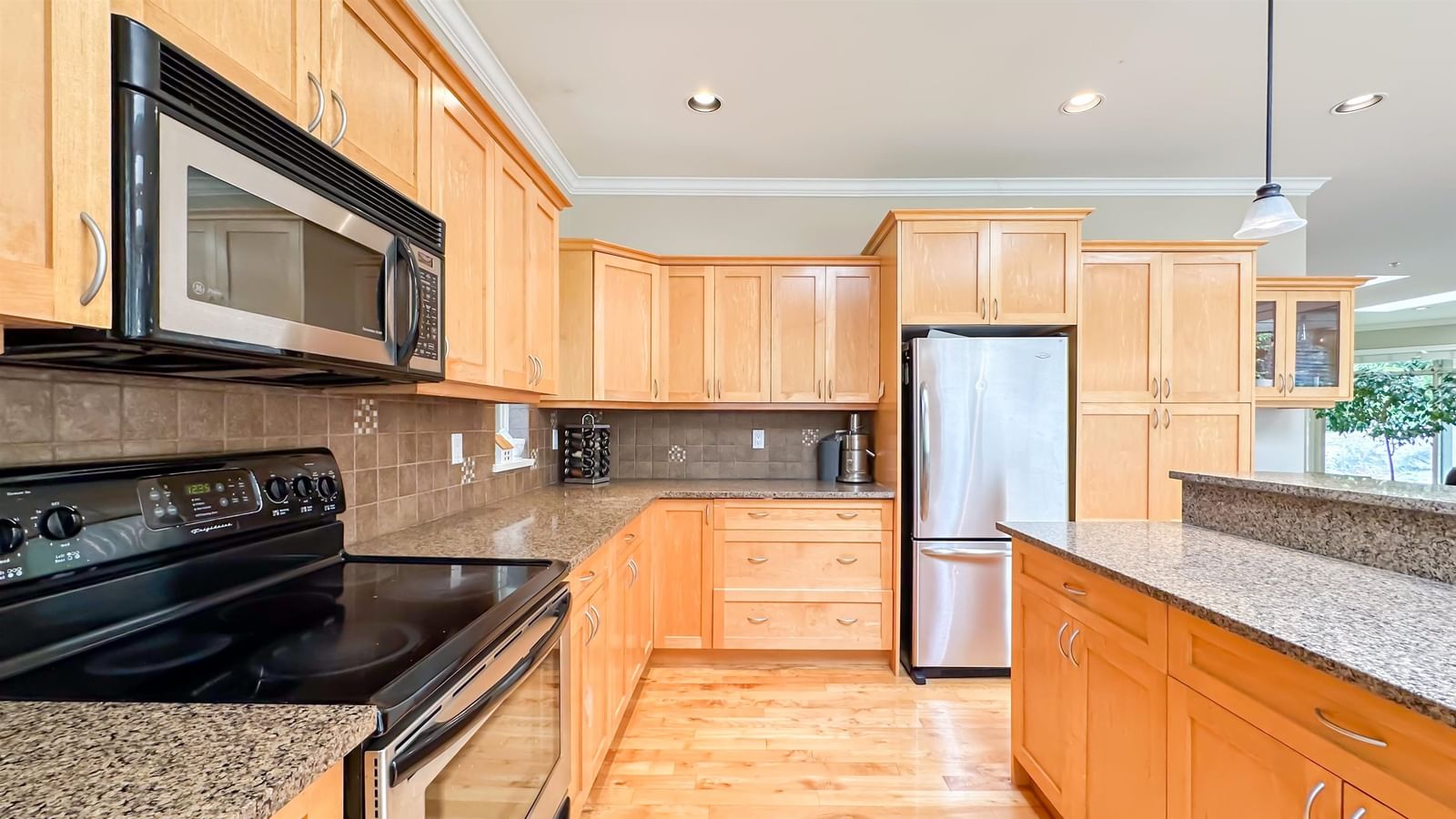 Listing Image 12