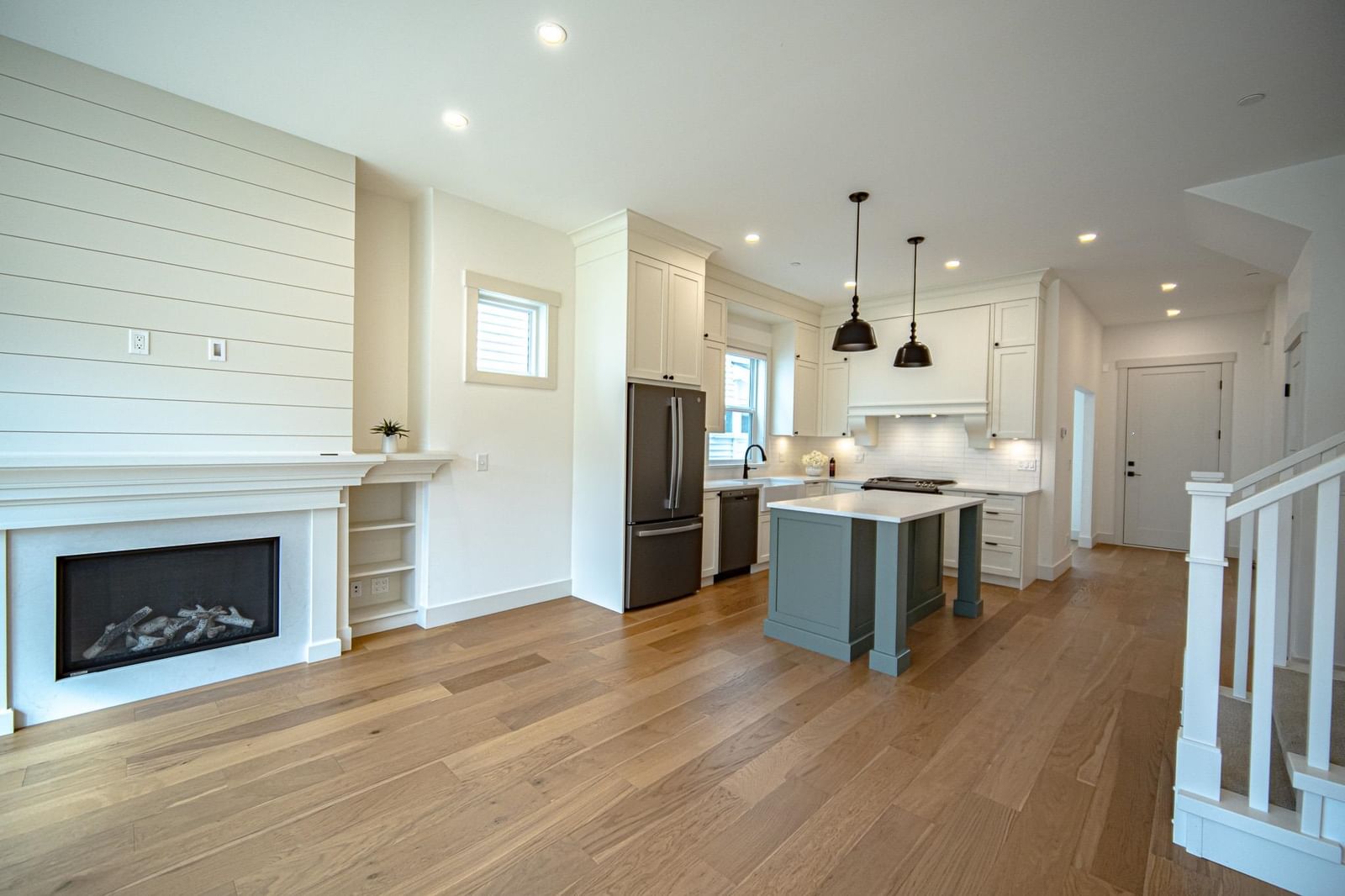 Listing Image 6
