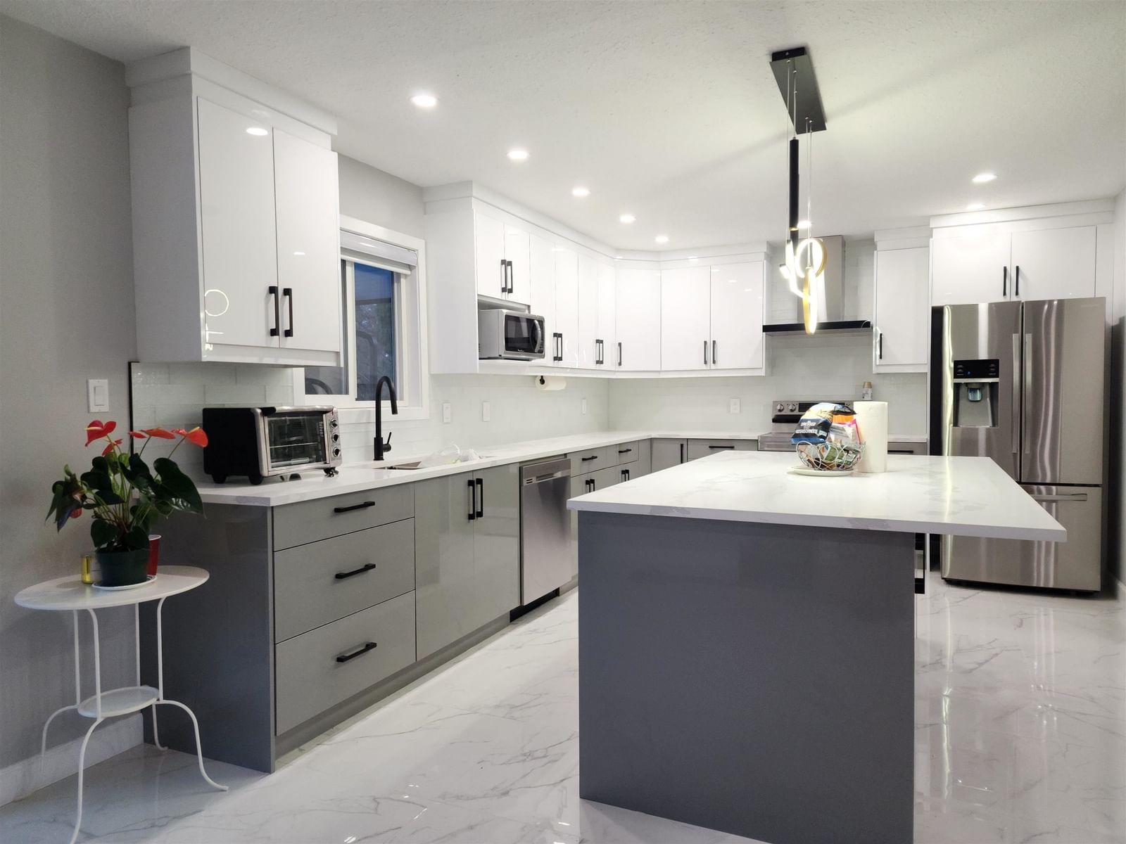 Listing Image 4