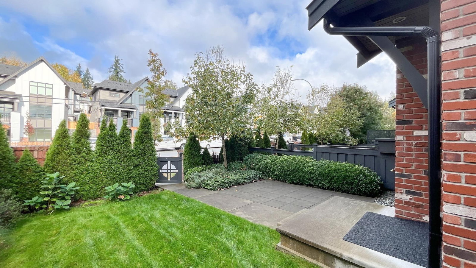 Listing Image 4