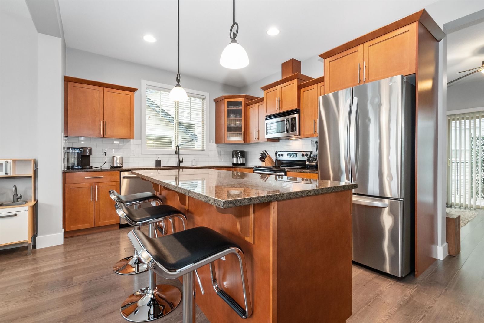 Listing Image 9