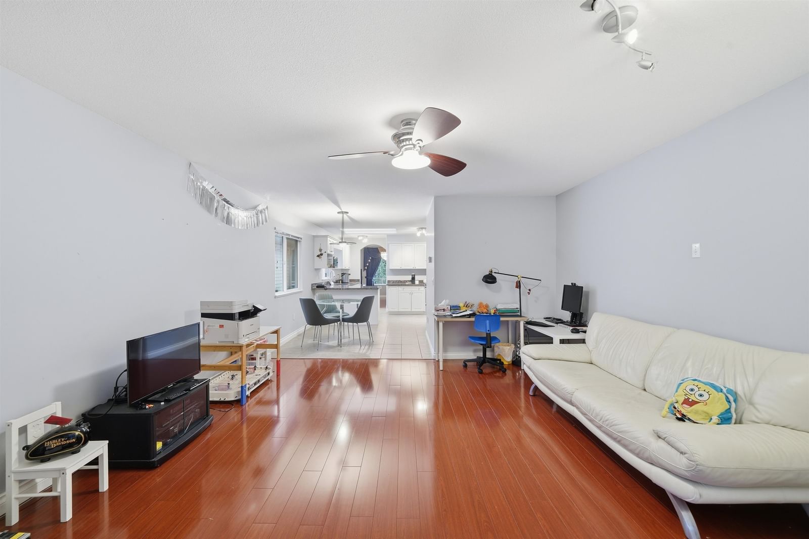 Listing Image 8