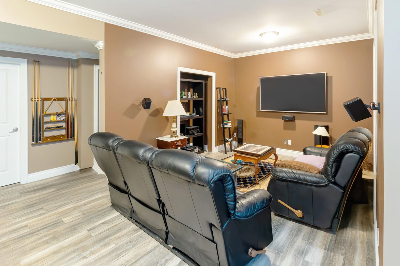 Listing Image 12