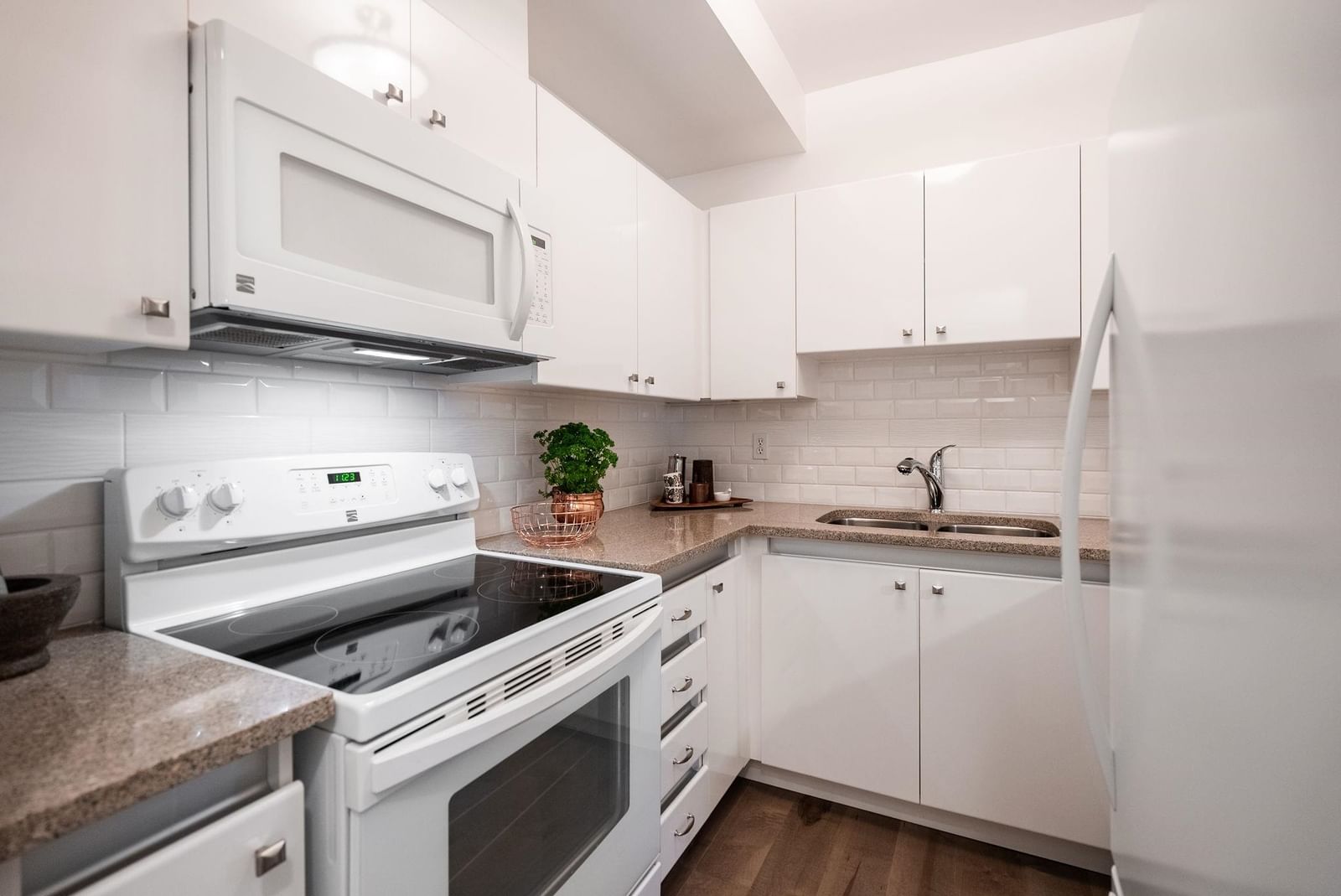 Listing Image 13