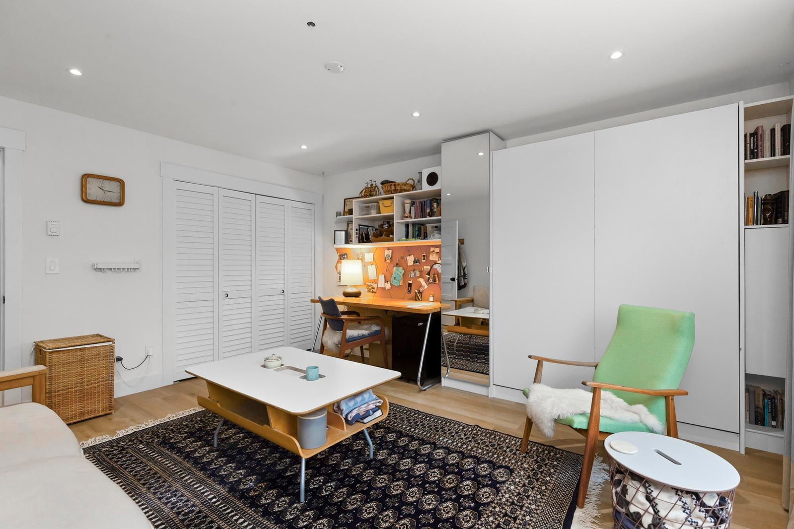 Listing Image 5