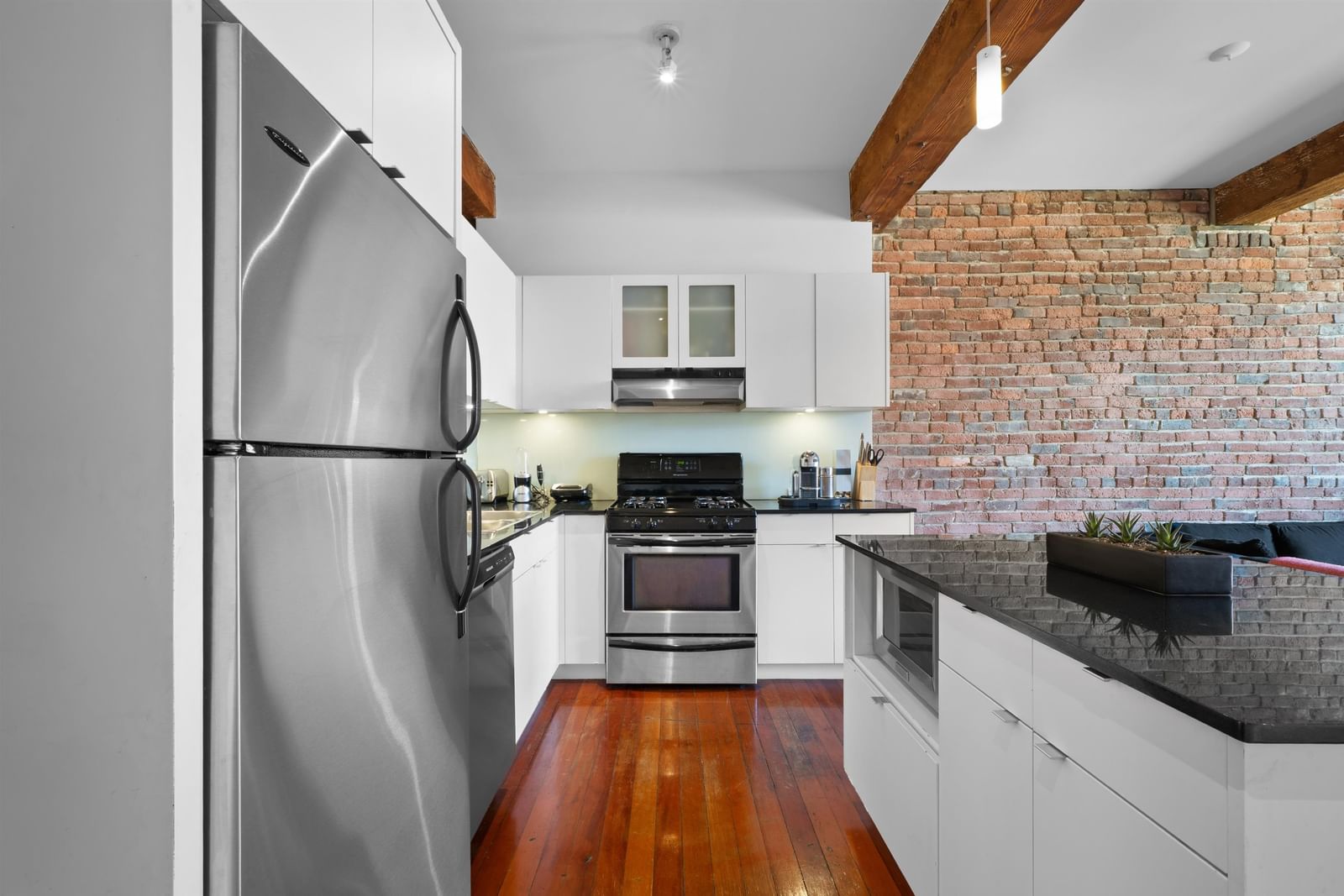 Listing Image 12