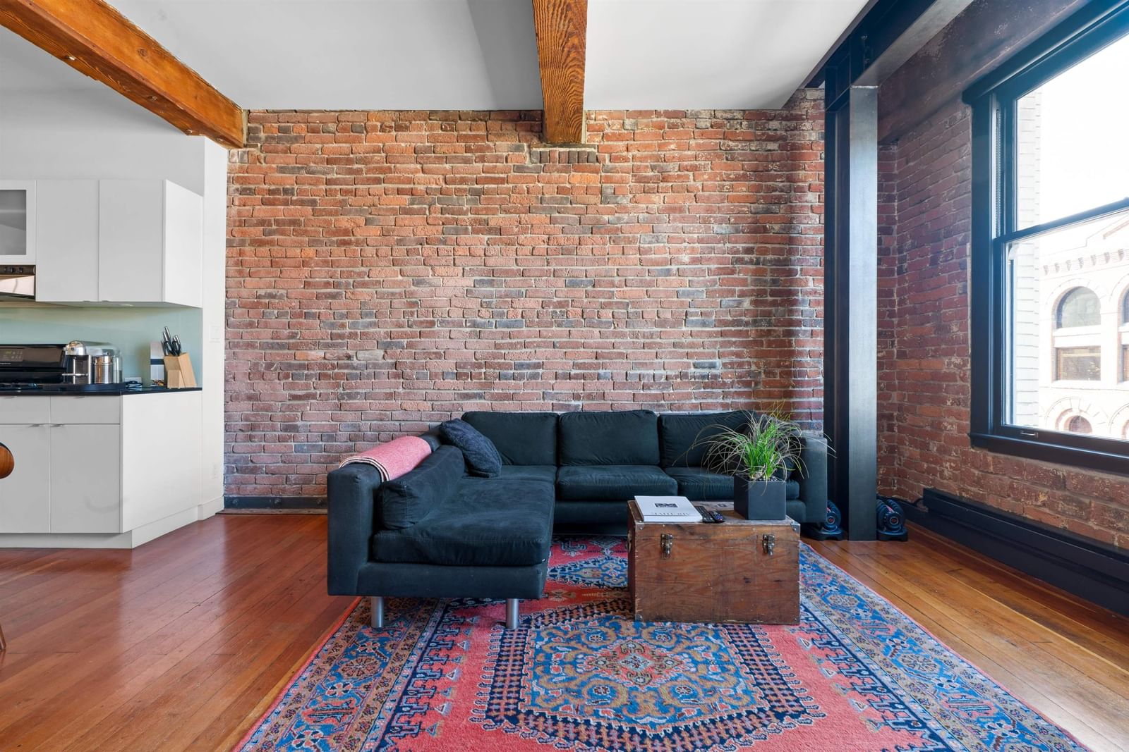 Listing Image 8