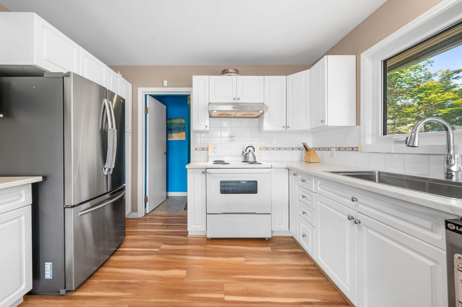 Listing Image 9