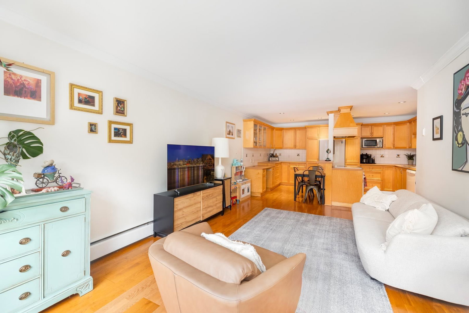 Listing Image 12