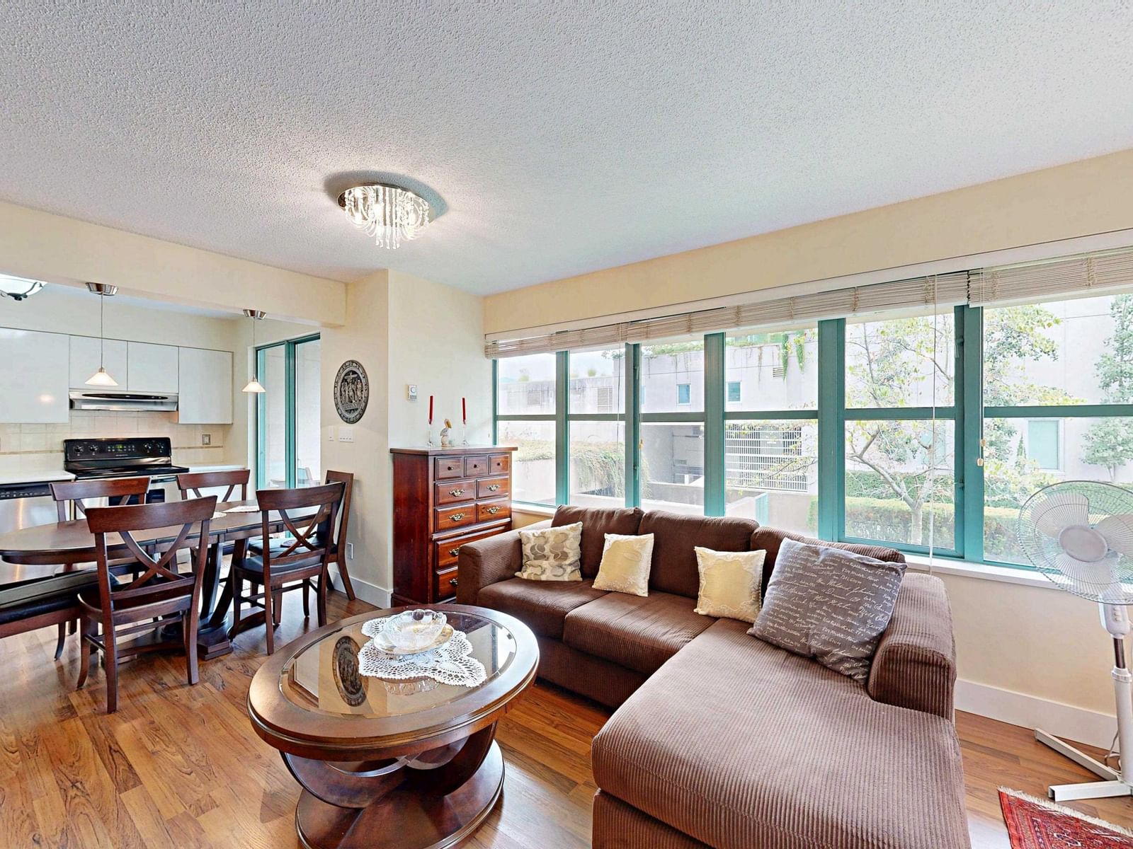 Listing Image 8