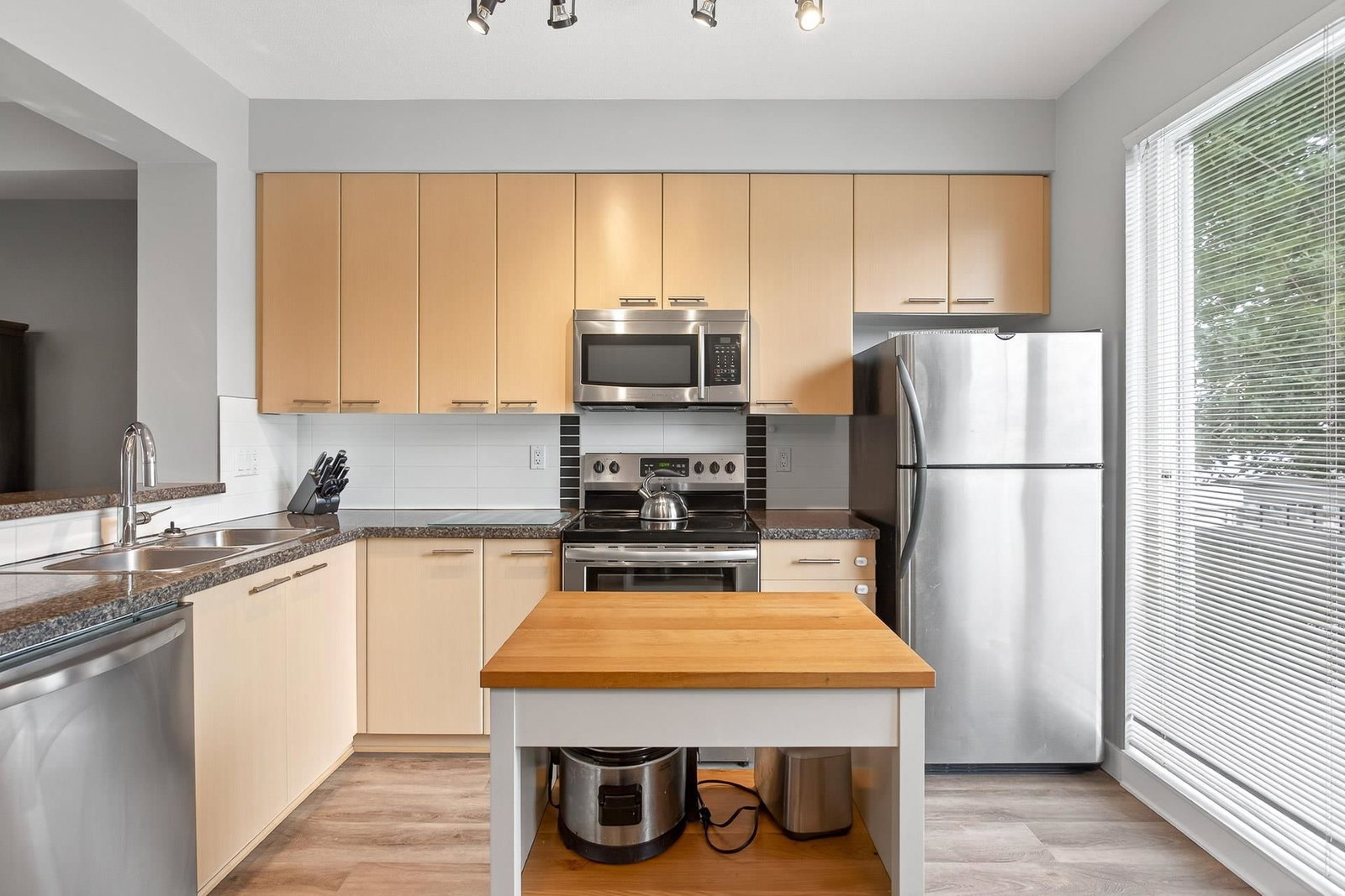 Listing Image 9