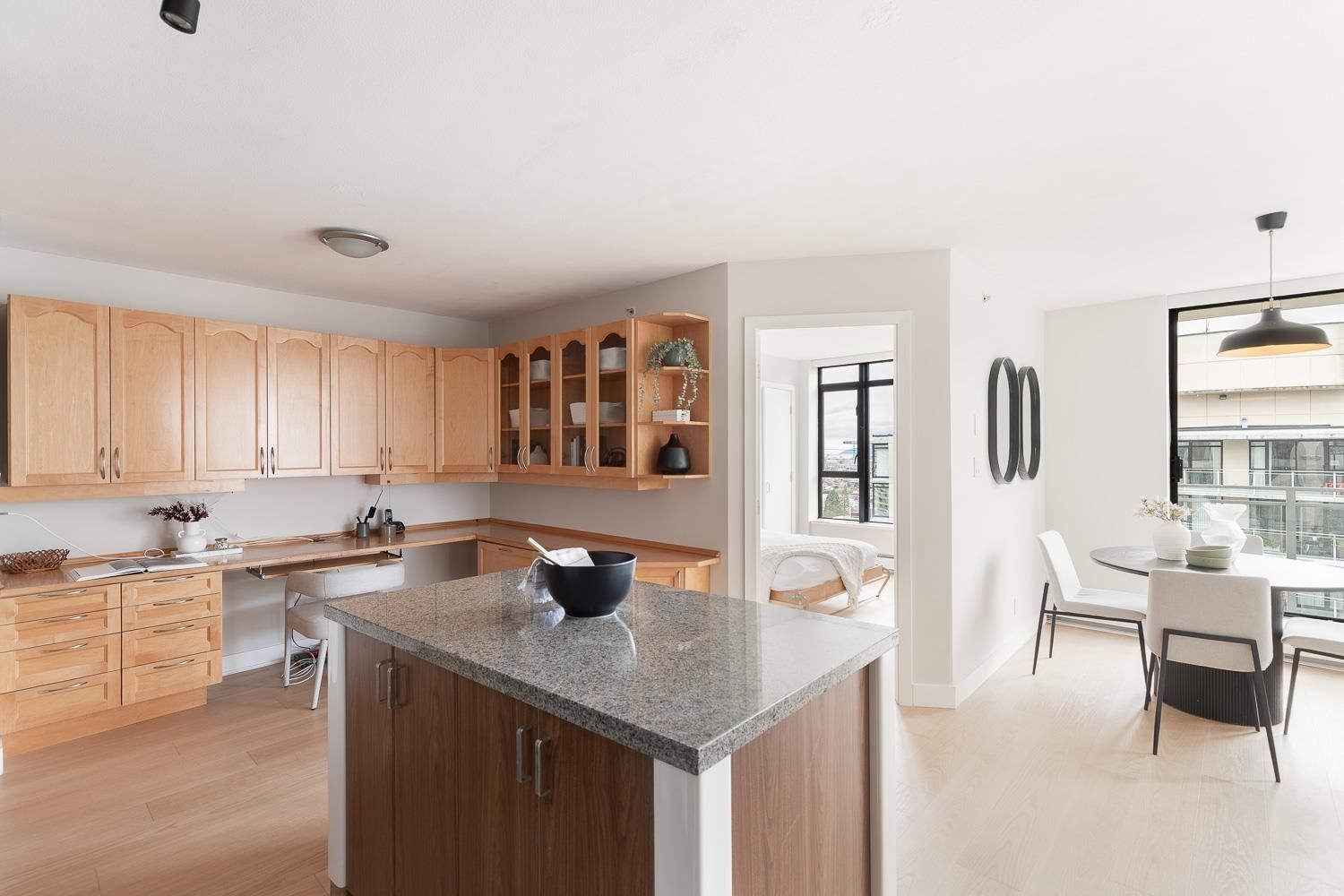 Listing Image 3