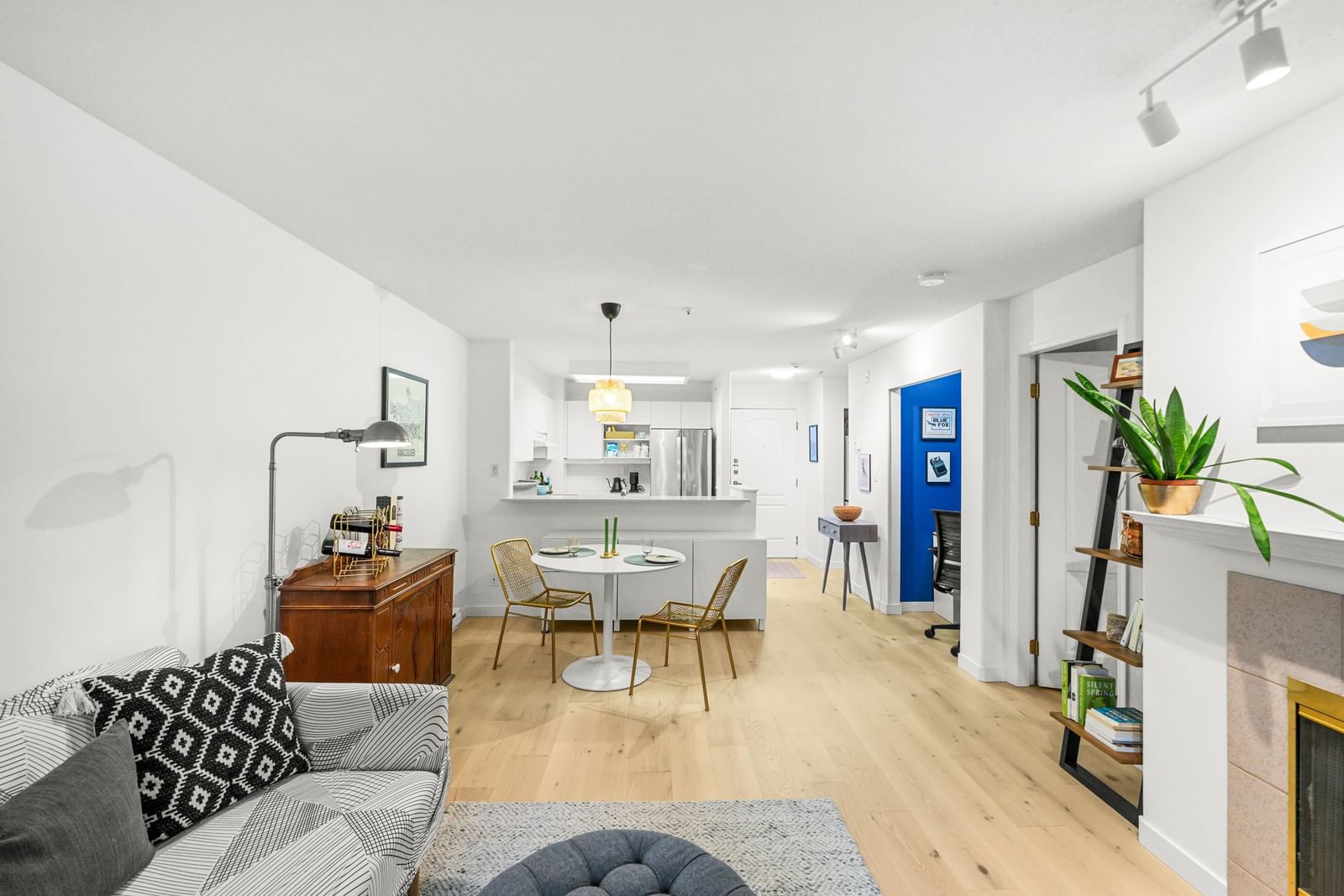 Listing Image 10