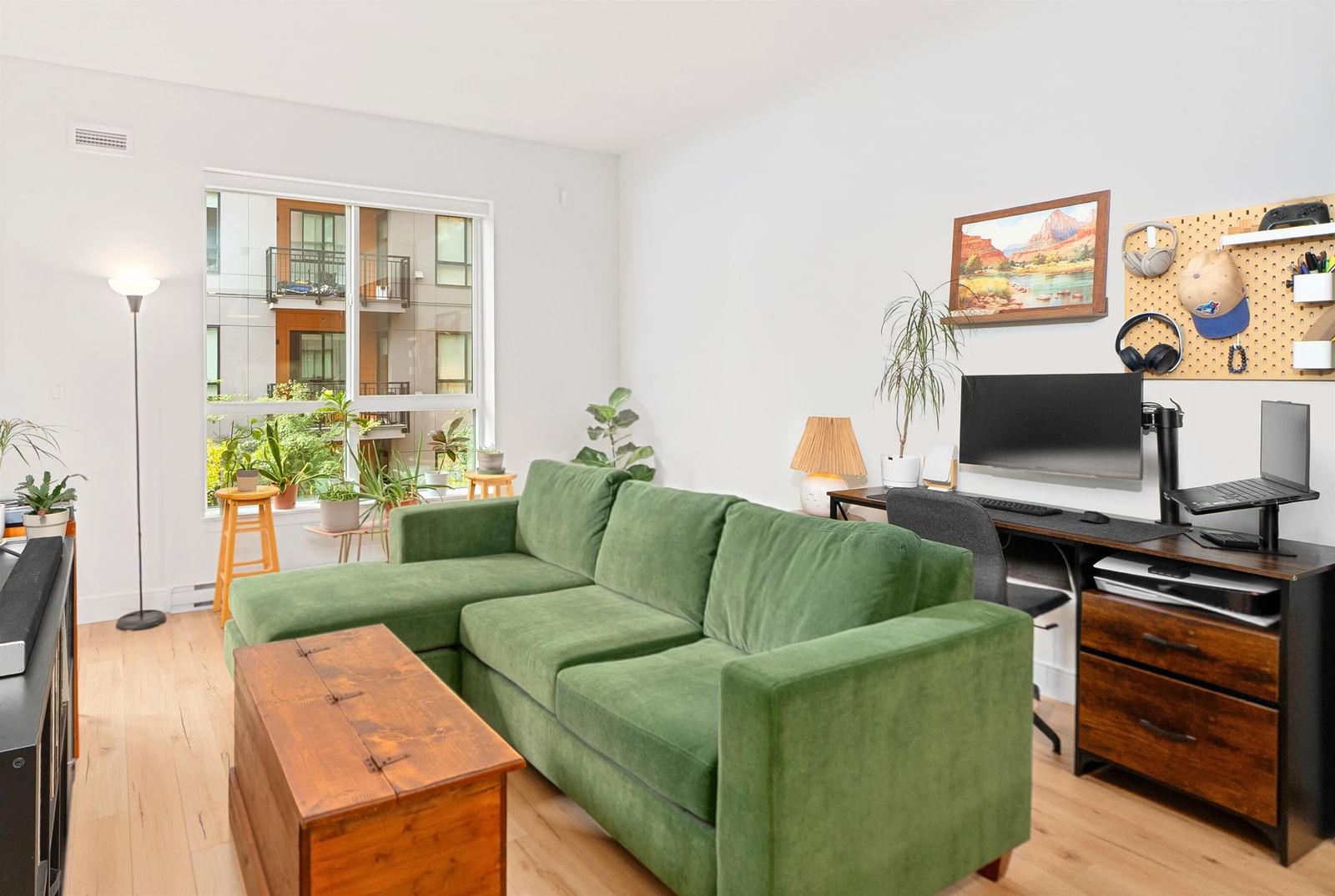 Listing Image 11