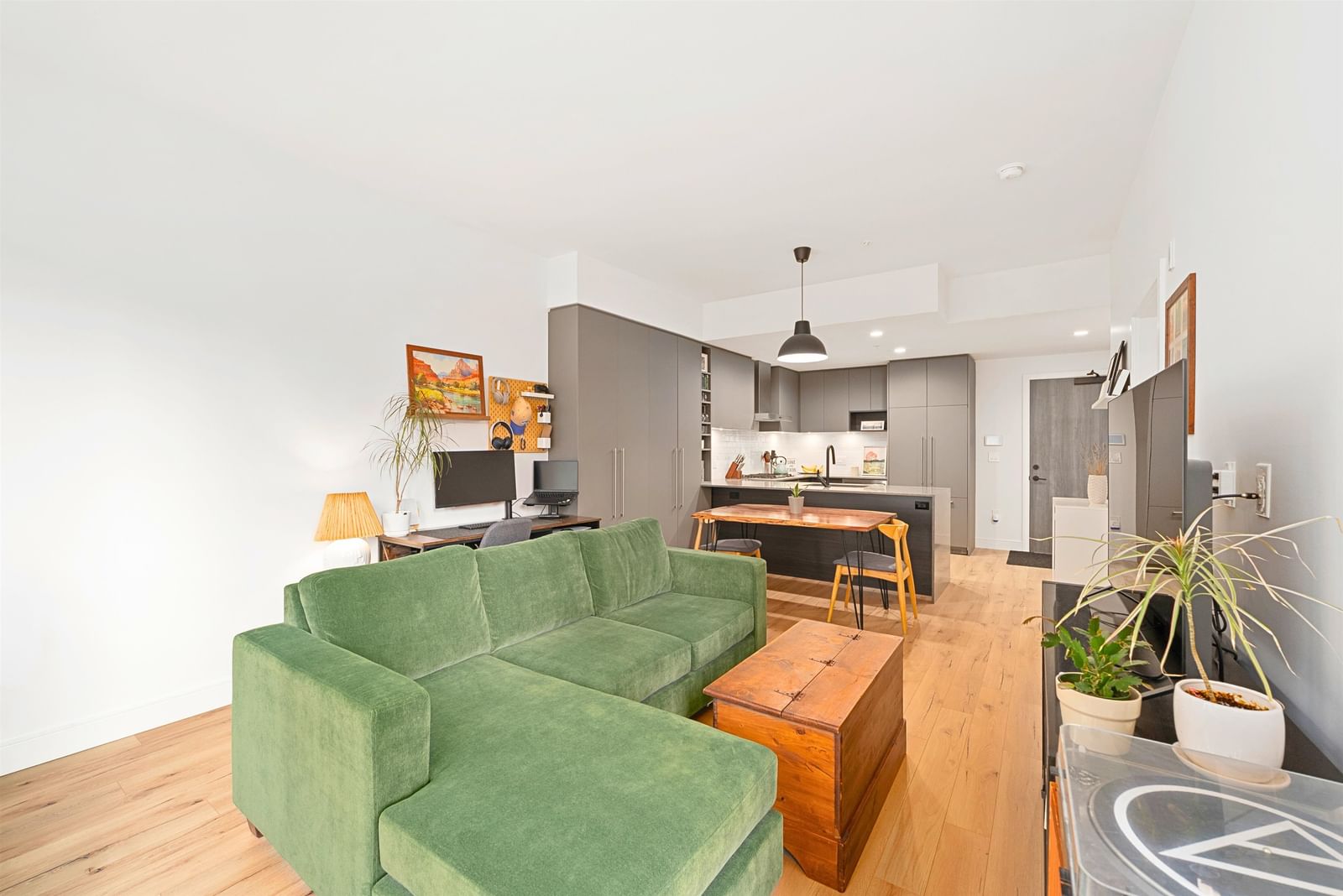Listing Image 13