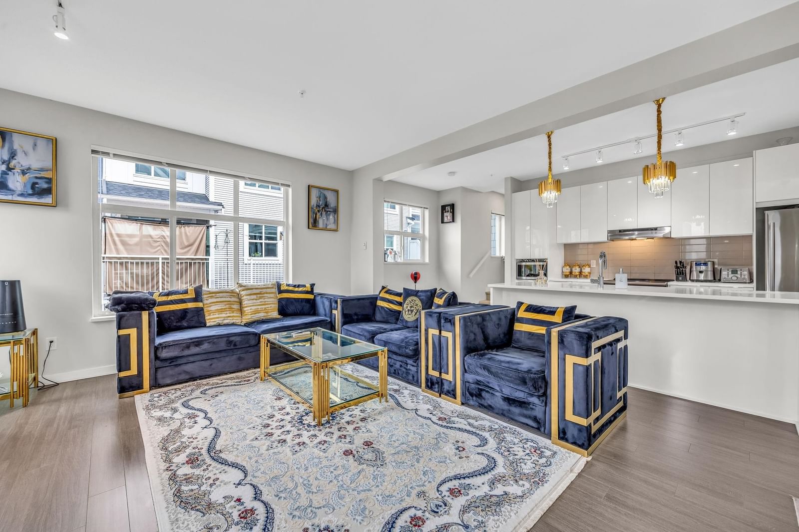 Listing Image 10