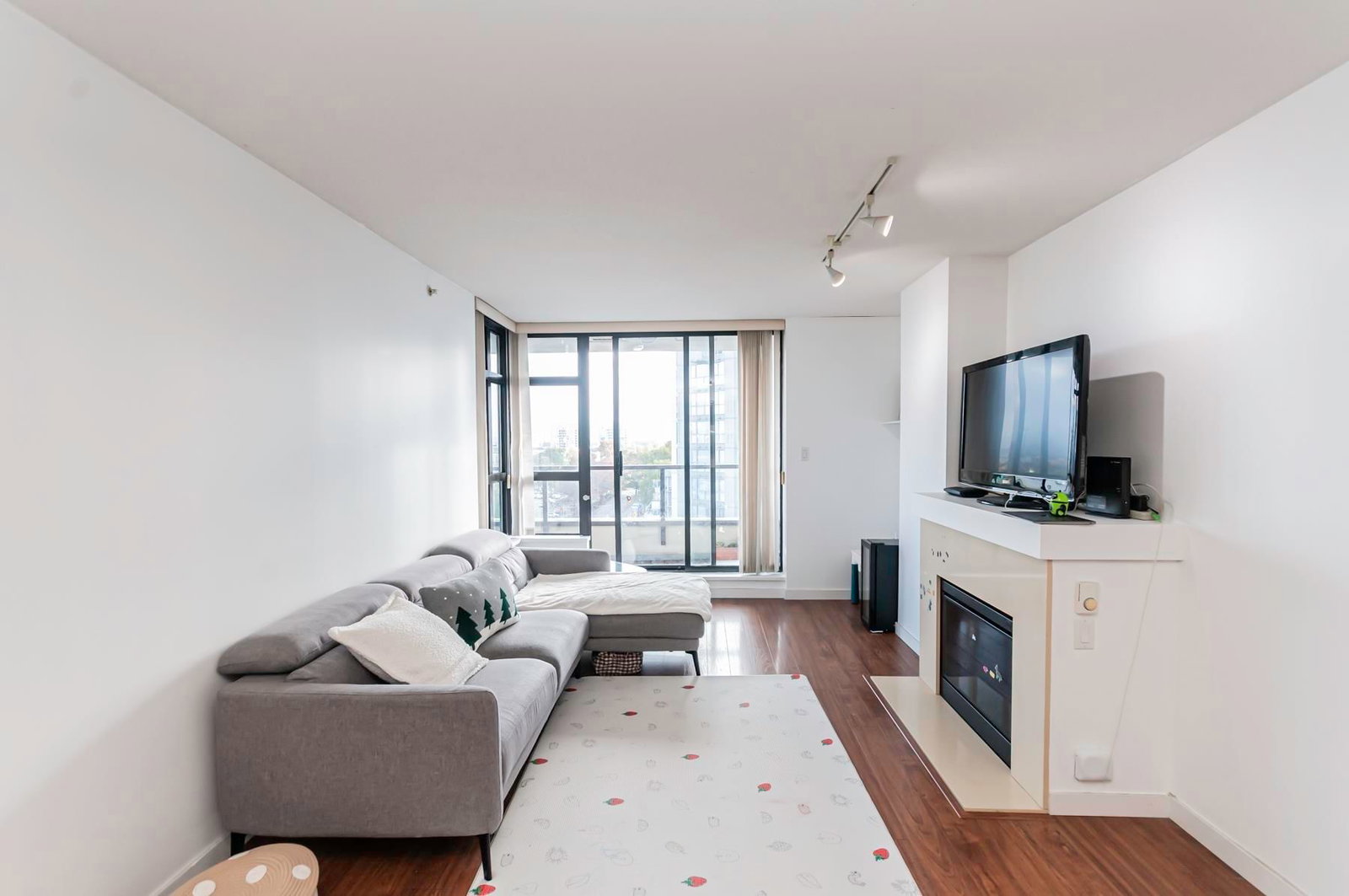 Listing Image 9