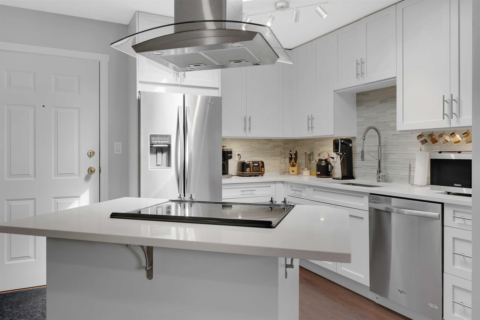 Listing Image 11