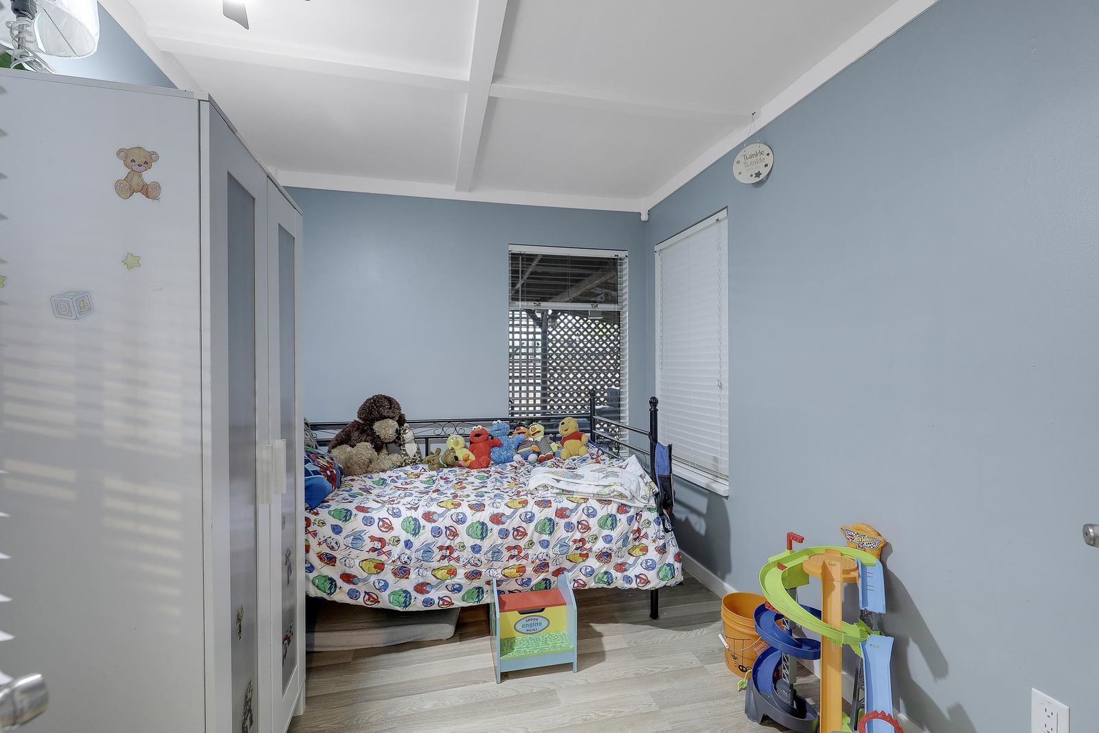 Listing Image 19