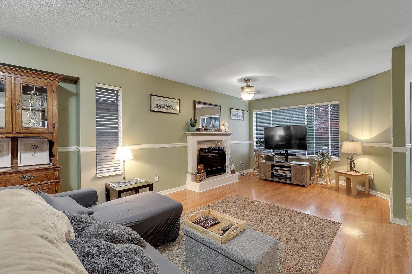 Listing Image 8