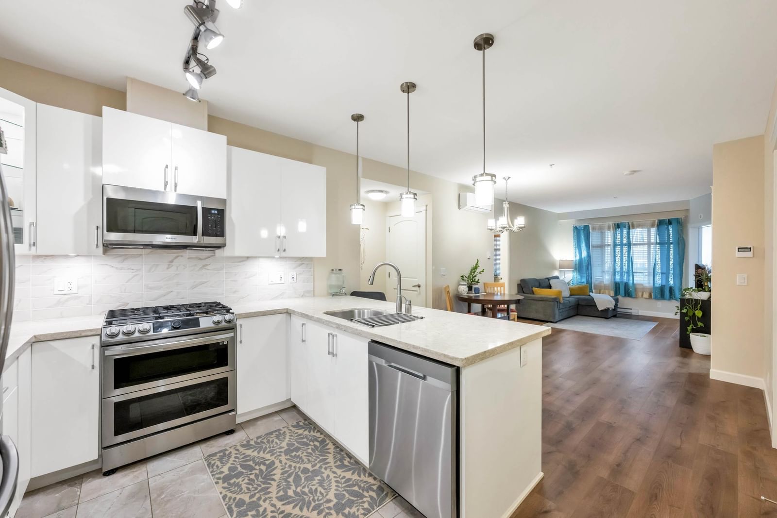 Listing Image 12