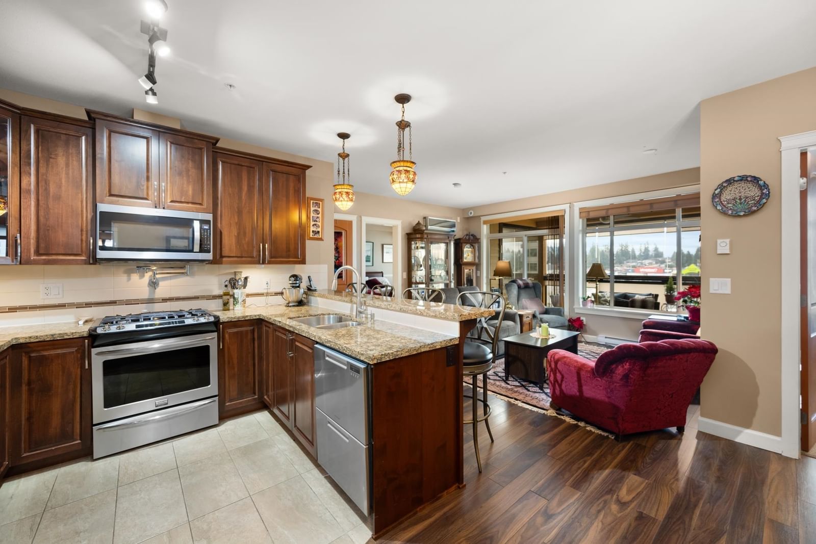Listing Image 12