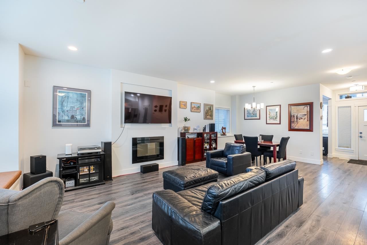 Listing Image 10