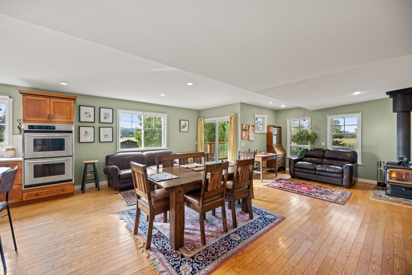 Listing Image 5