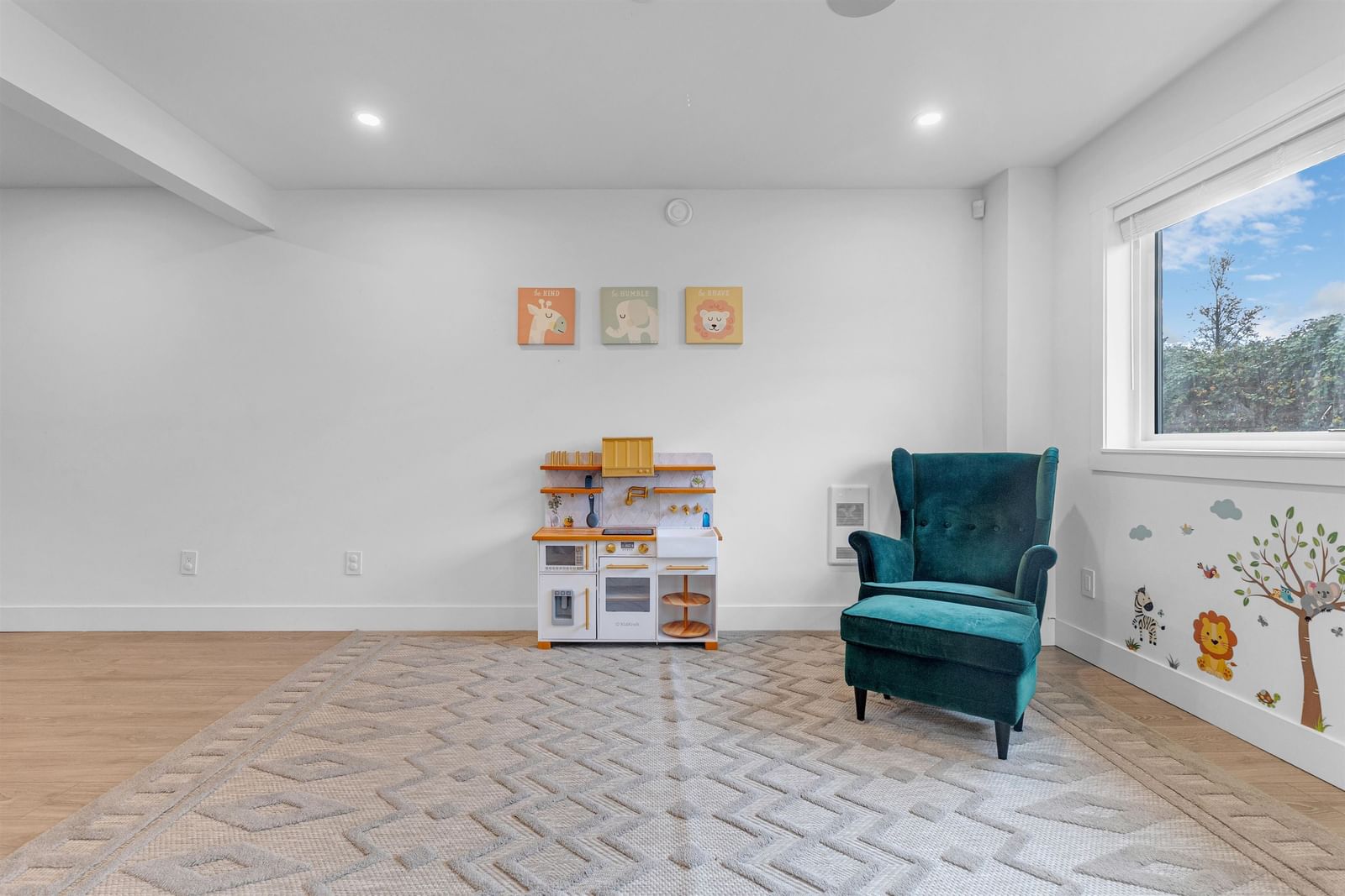 Listing Image 12