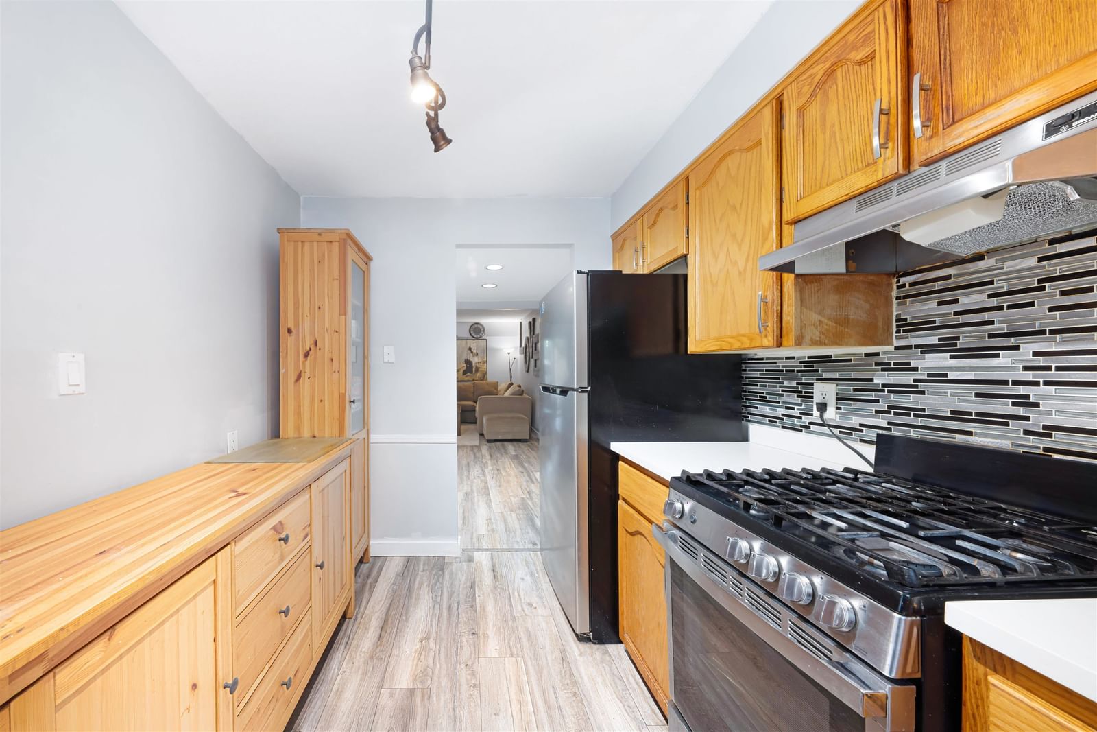 Listing Image 6