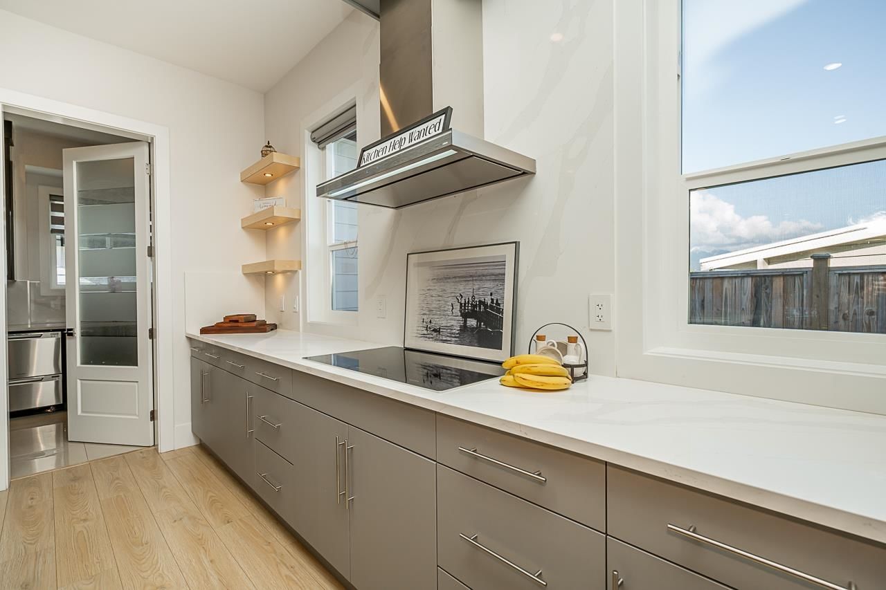 Listing Image 12