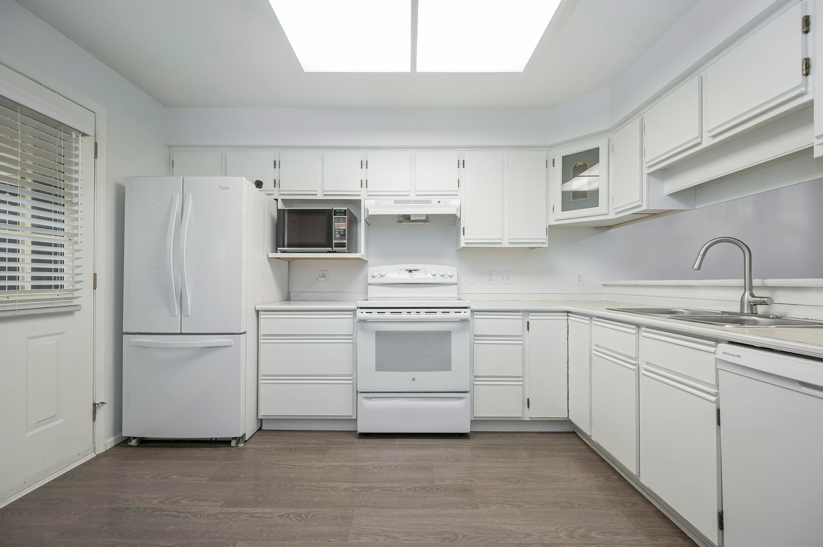 Listing Image 16