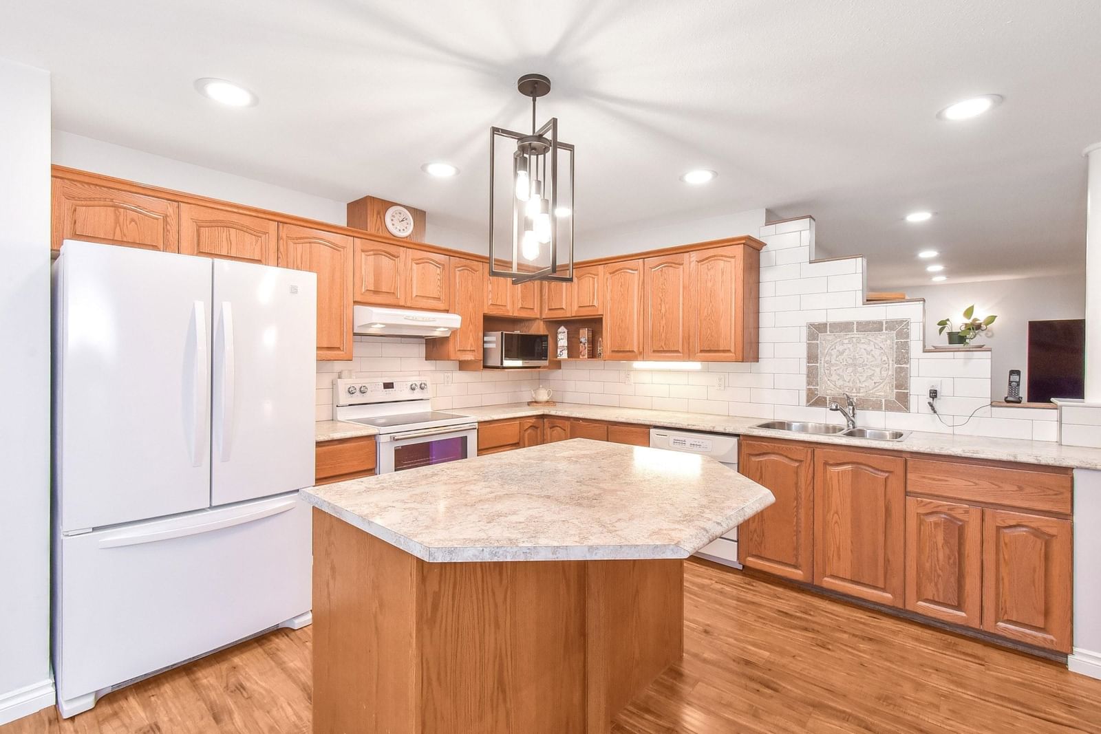 Listing Image 13