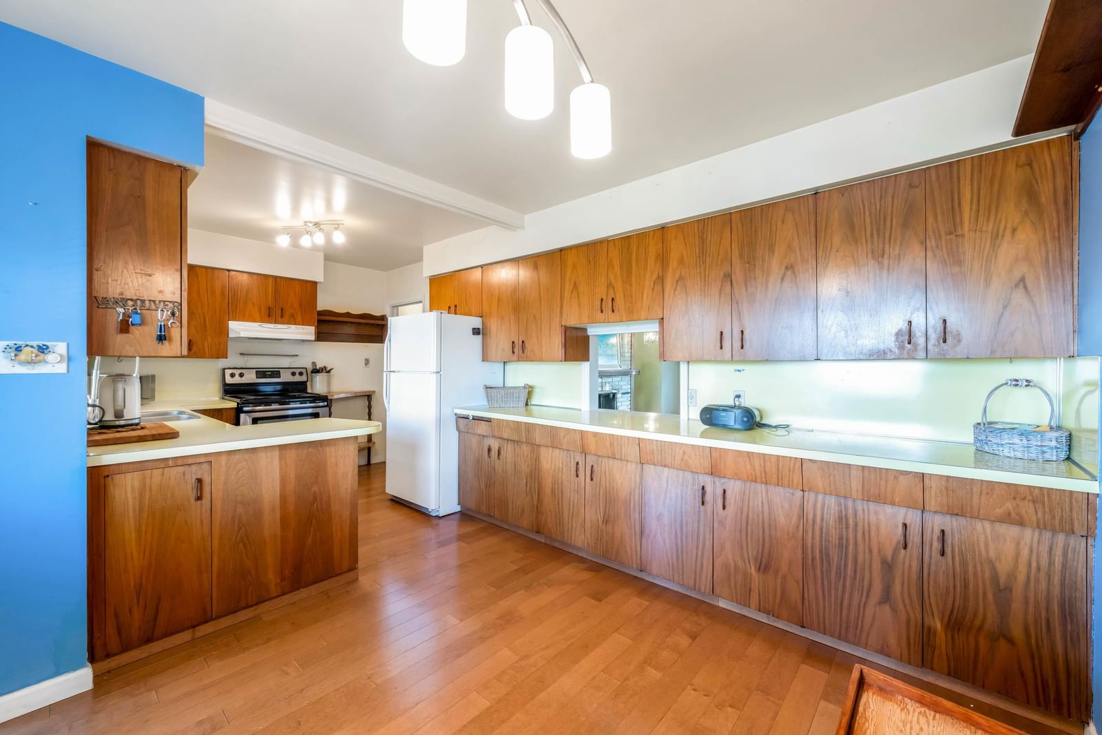 Listing Image 10