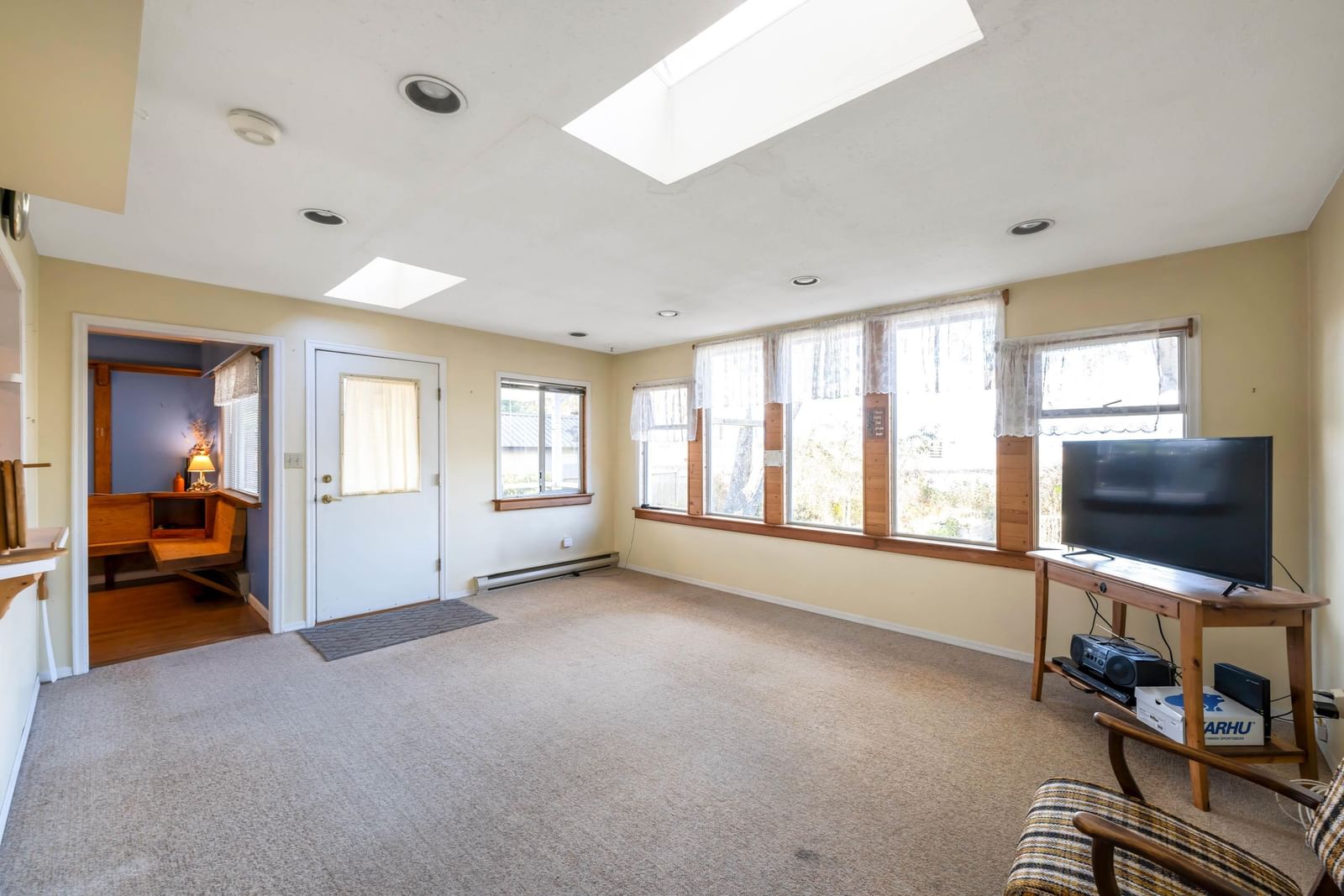 Listing Image 12