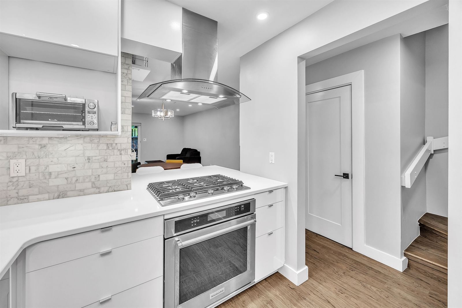 Listing Image 10