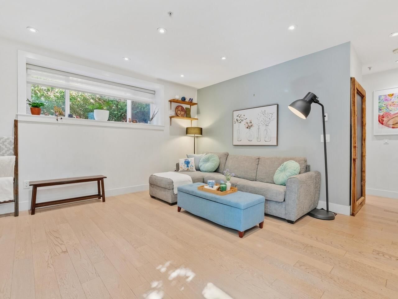 Listing Image 4