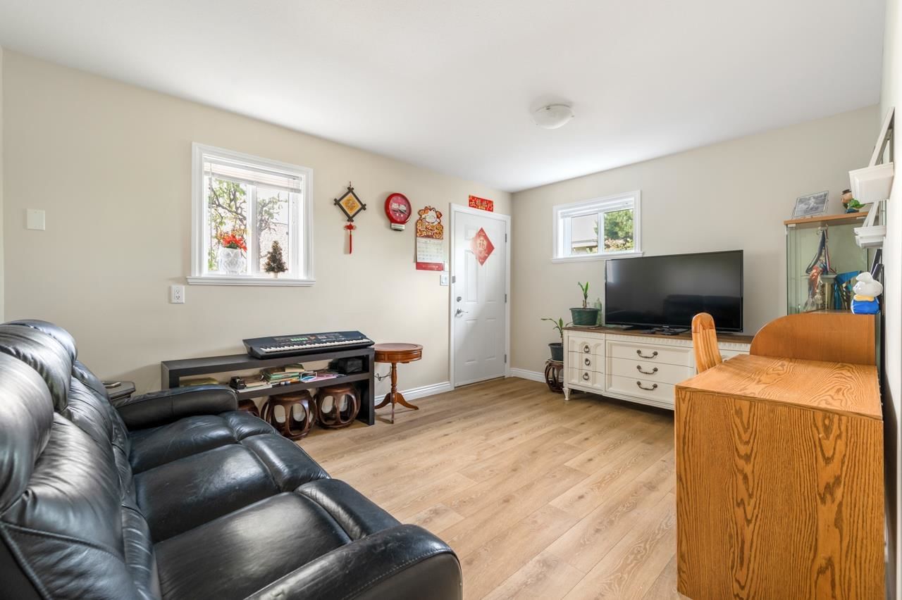 Listing Image 17