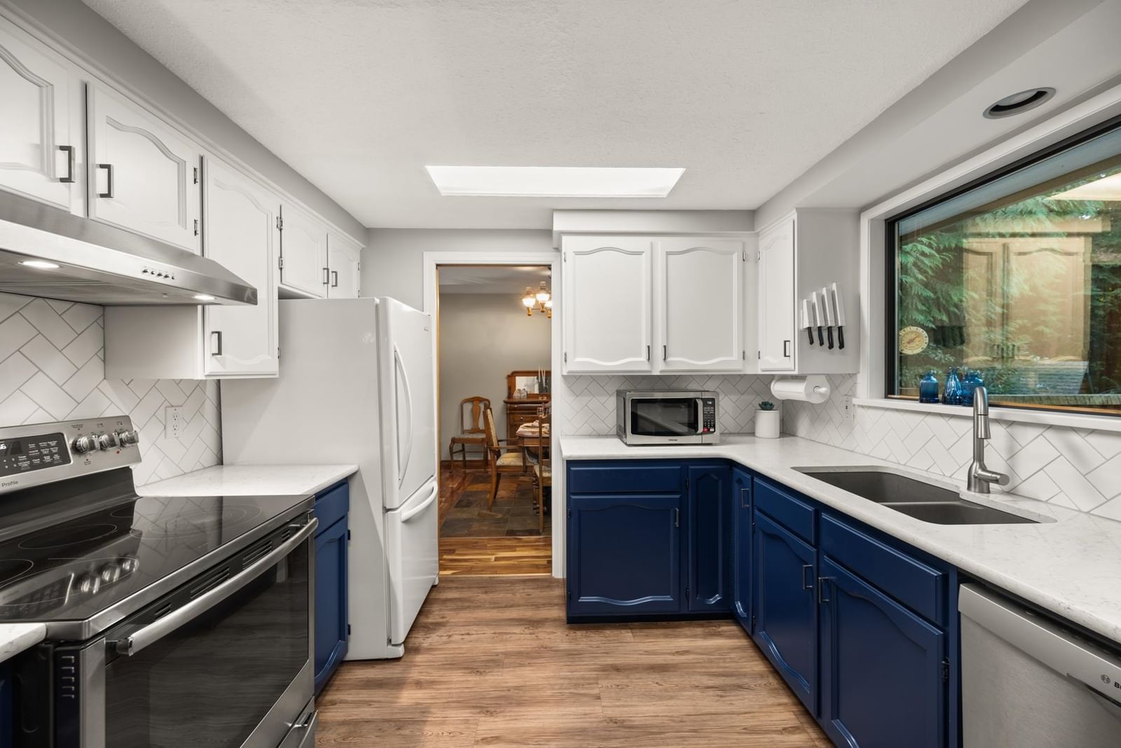 Listing Image 11