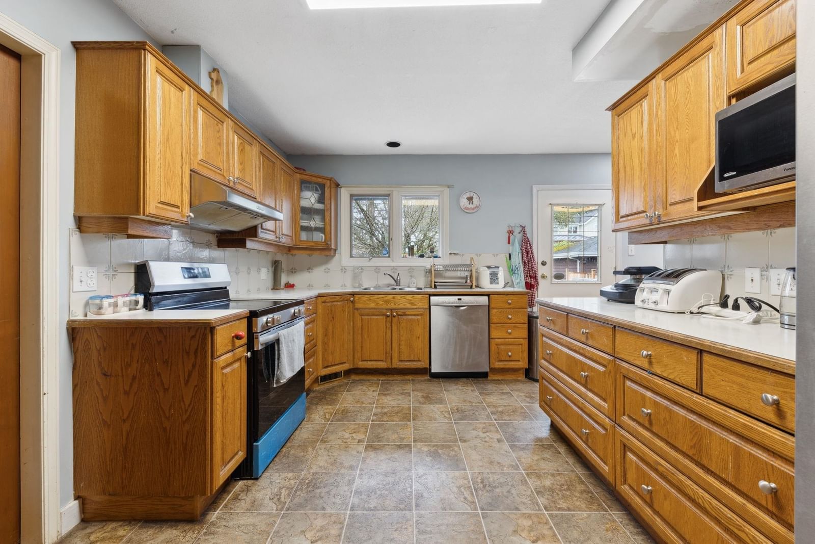 Listing Image 11