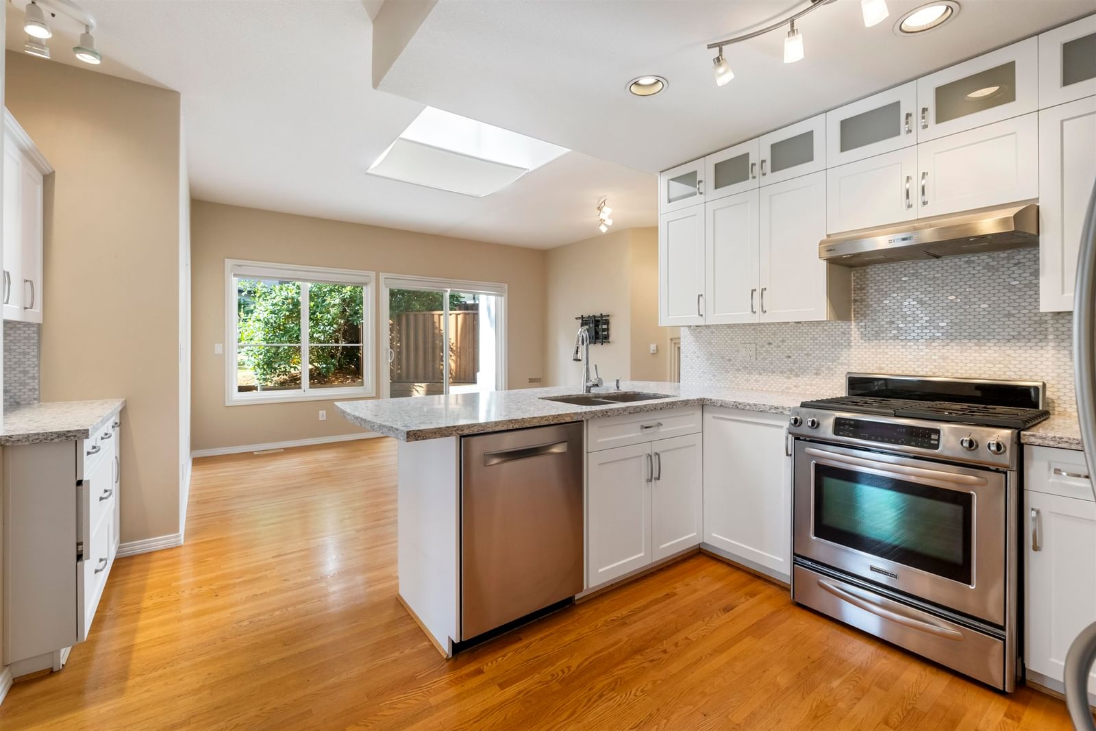 Listing Image 10
