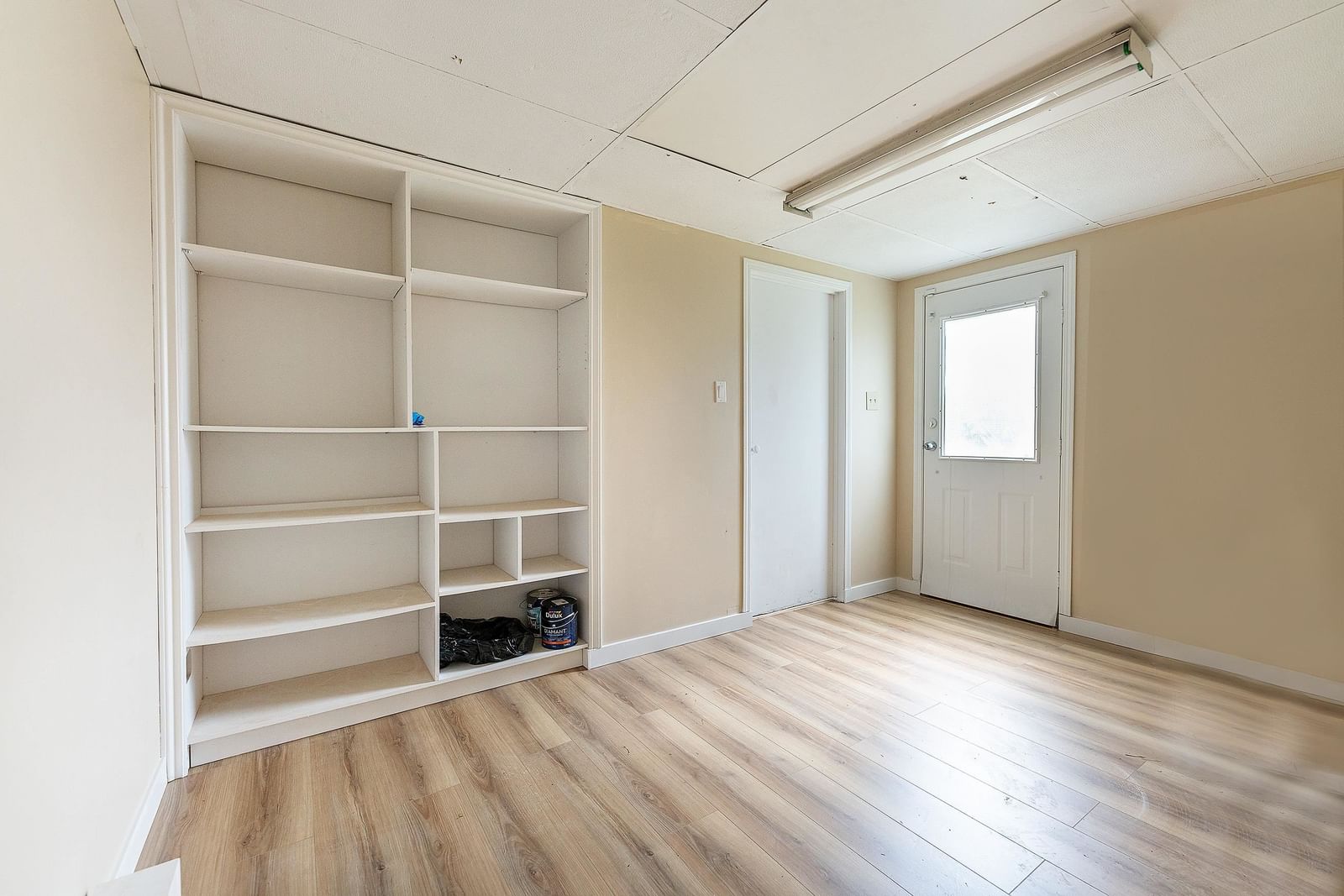 Listing Image 12