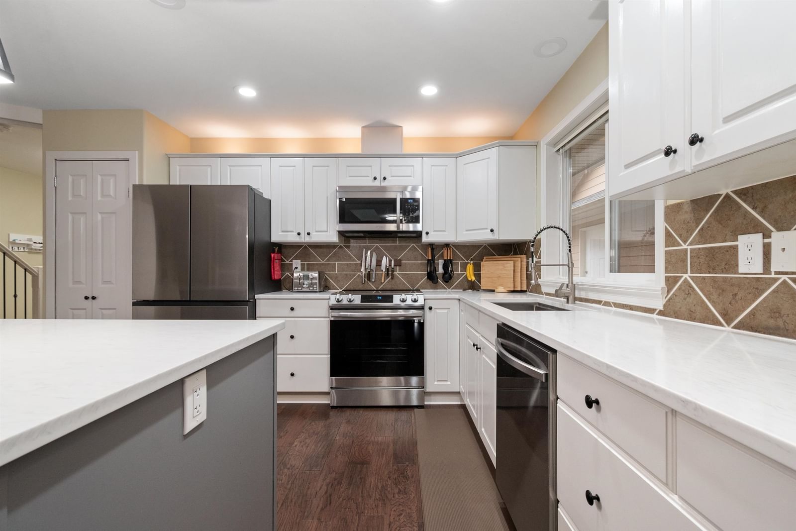 Listing Image 9