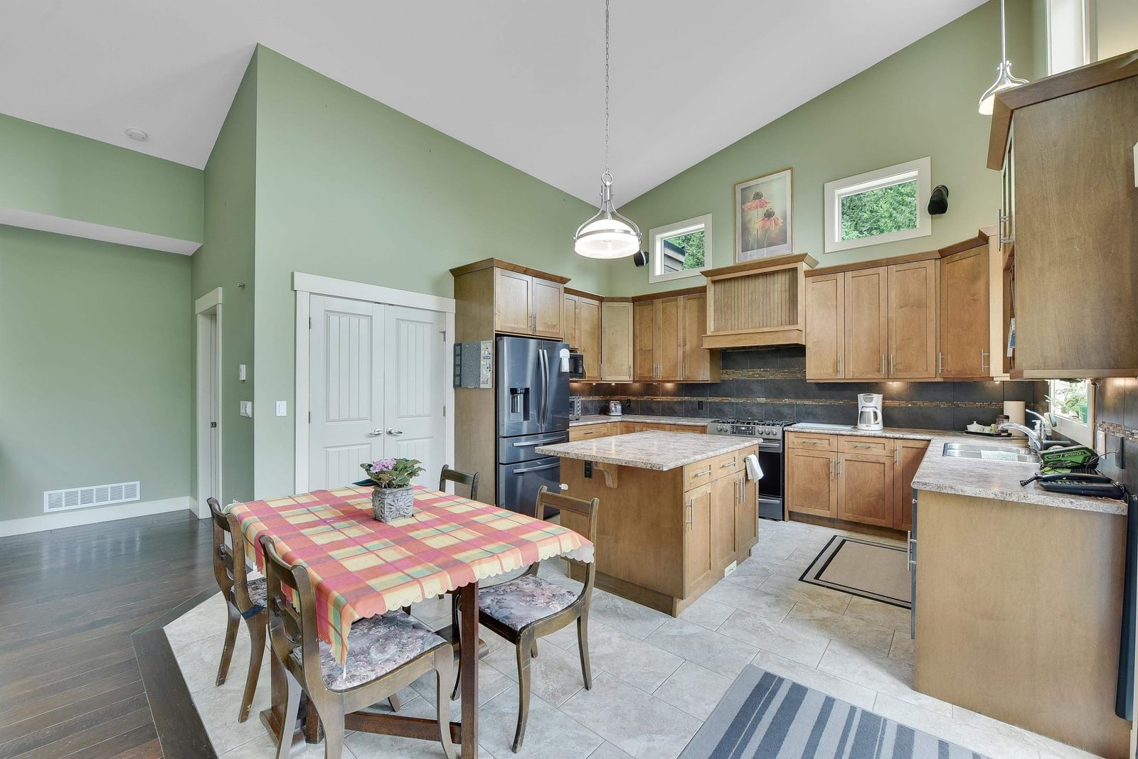 Listing Image 9