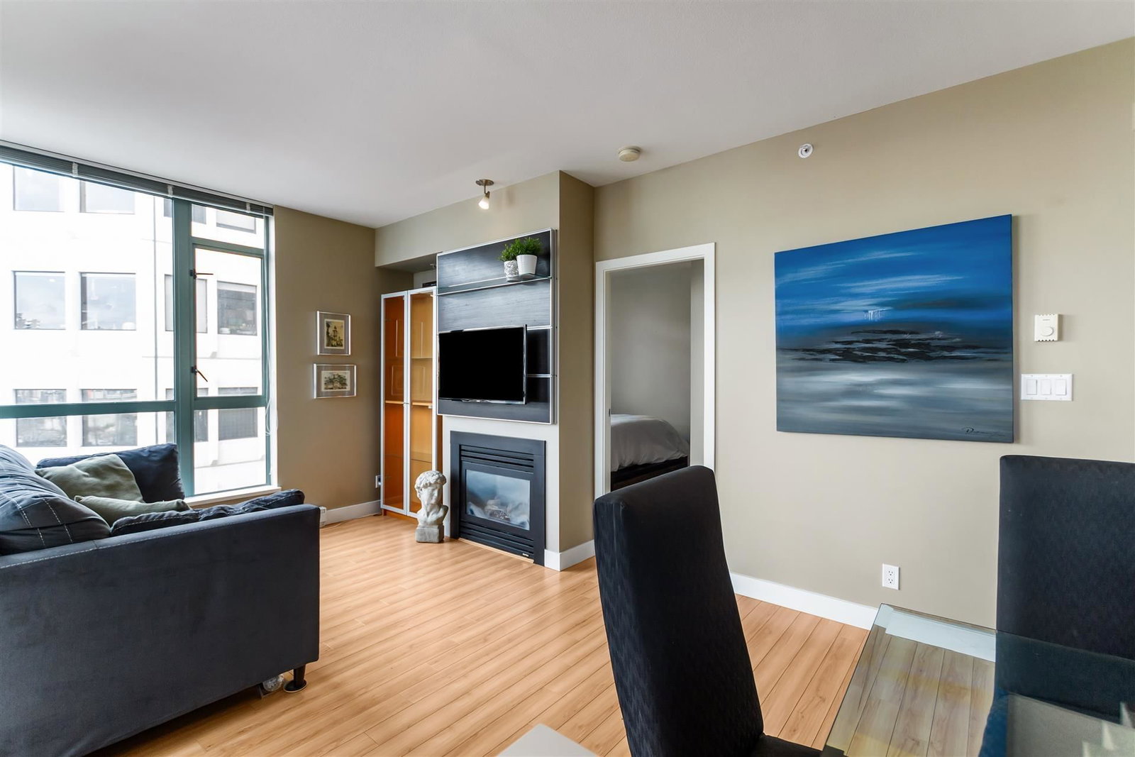 Listing Image 9