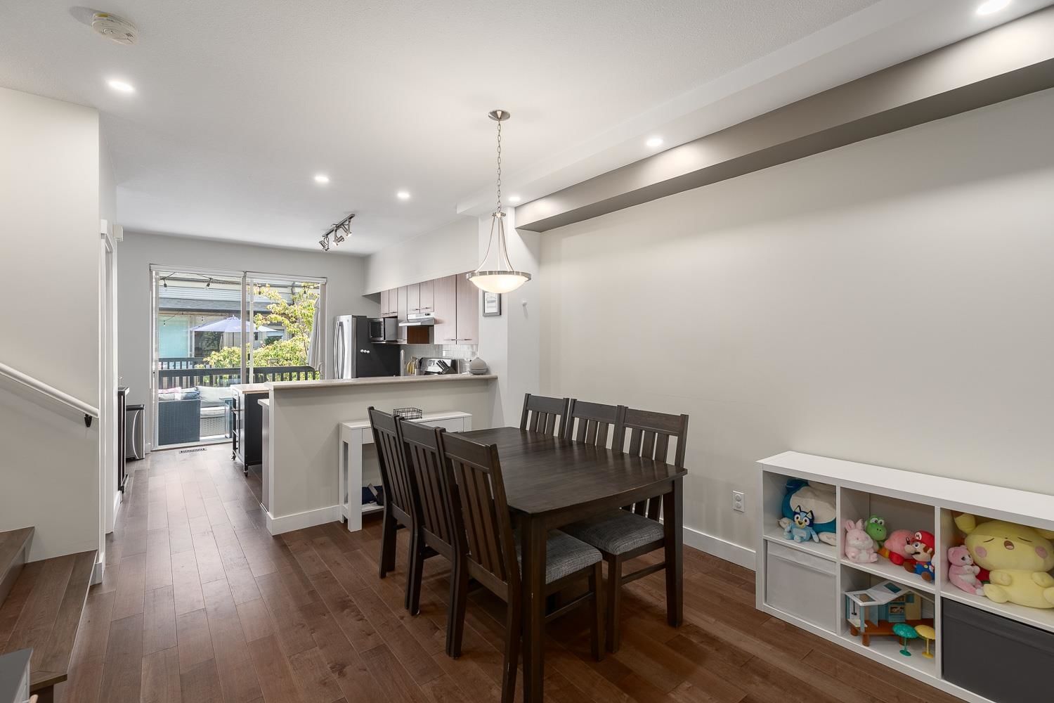 Listing Image 8