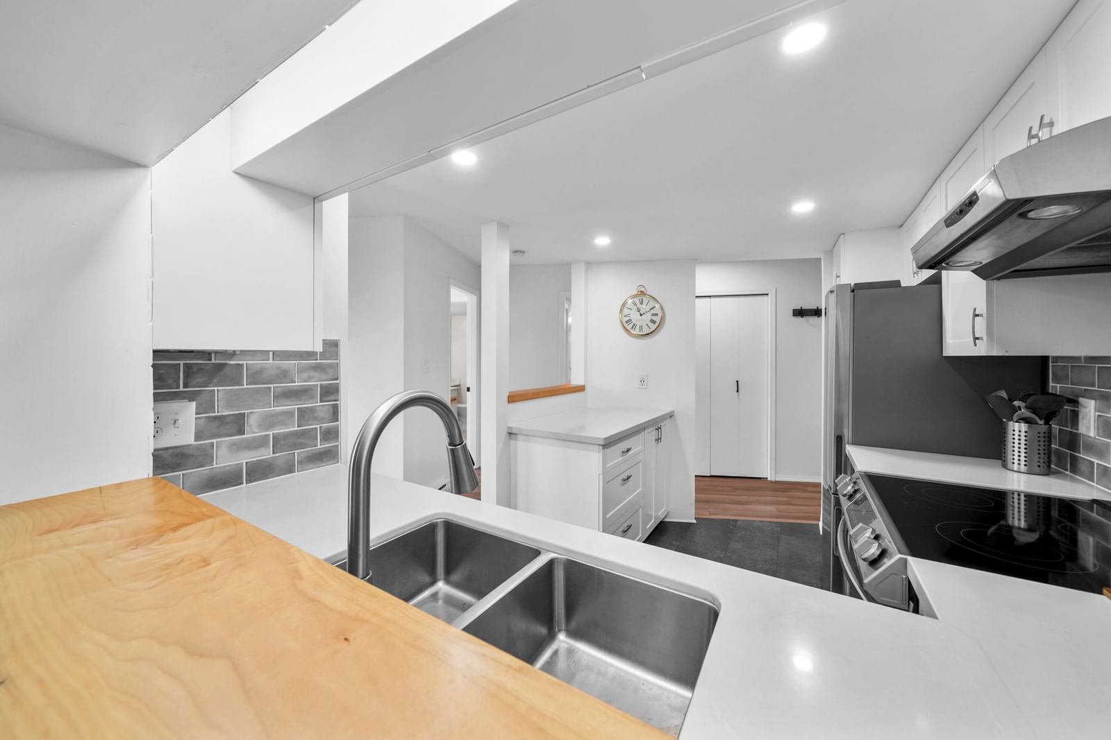 Listing Image 14