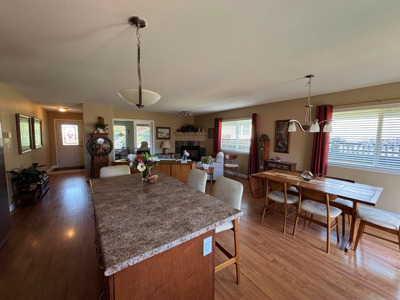 Listing Image 12