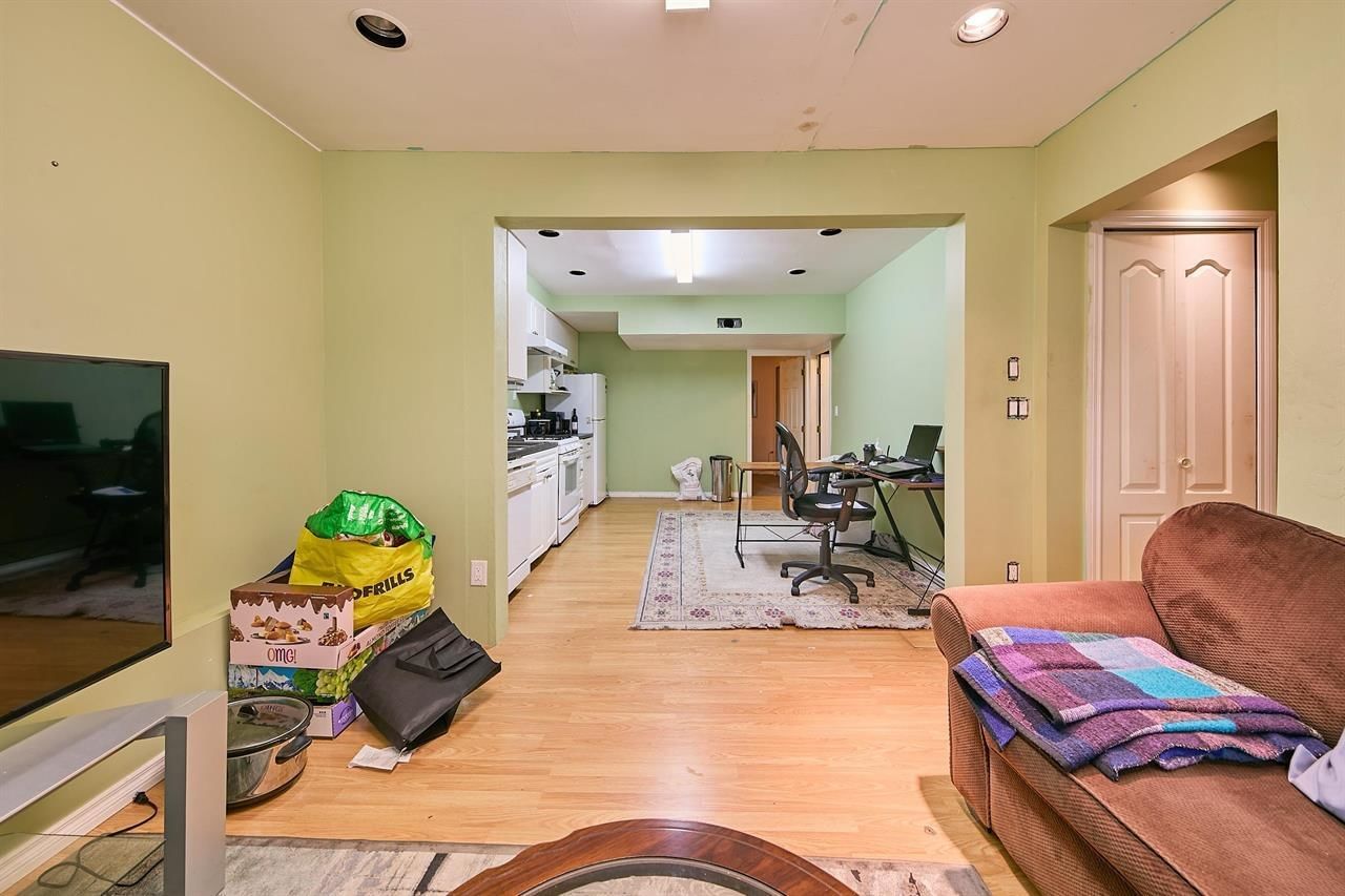 Listing Image 17