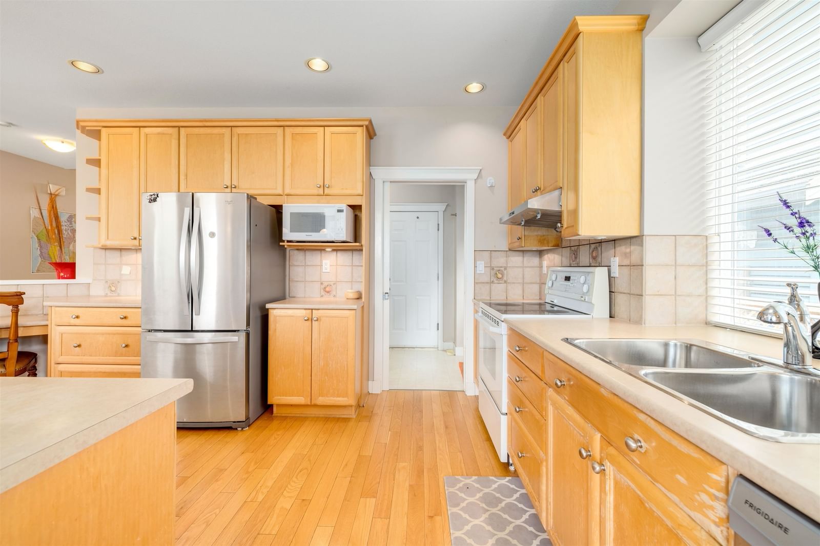 Listing Image 7